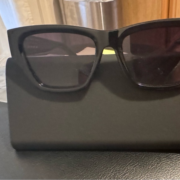 NWT Quay “NO APOLOGIES” blk frame/smk lense NEW DROP Super HOT Must Have Sunnies - Picture 7 of 9